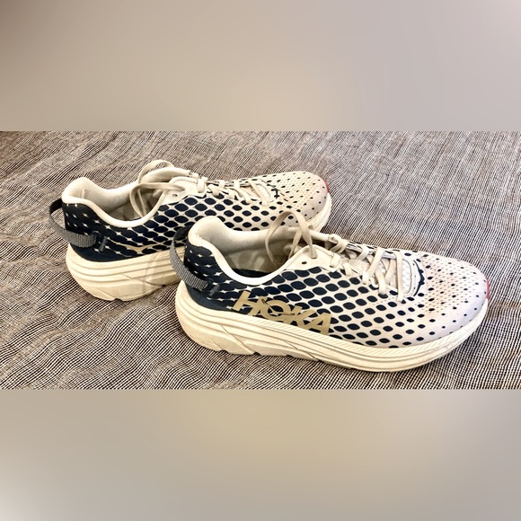 Hoka Shoes - Hoka Women's Rincon TK Size 9 polka dot runners